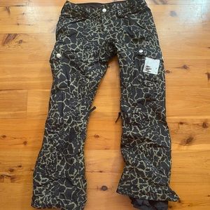Burton Leopard snow pants